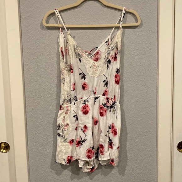Kendall and Kylie Lace Slip Romper foral lace sexy teddy size small - Picture 1 of 6